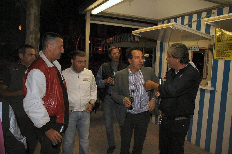 La bevuta al chiosco della piadina 2.jpg